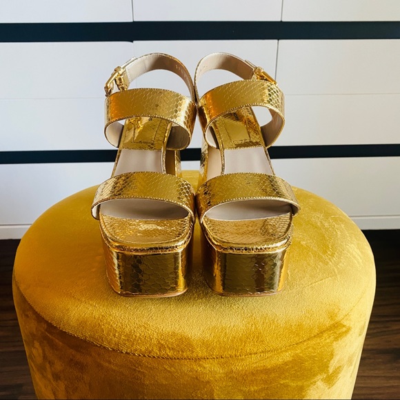 ✨✨✨ BRAND NEW✨✨✨ Michael KORS Collection Gold Python Platform Snakeskin Sandals - Picture 7 of 12